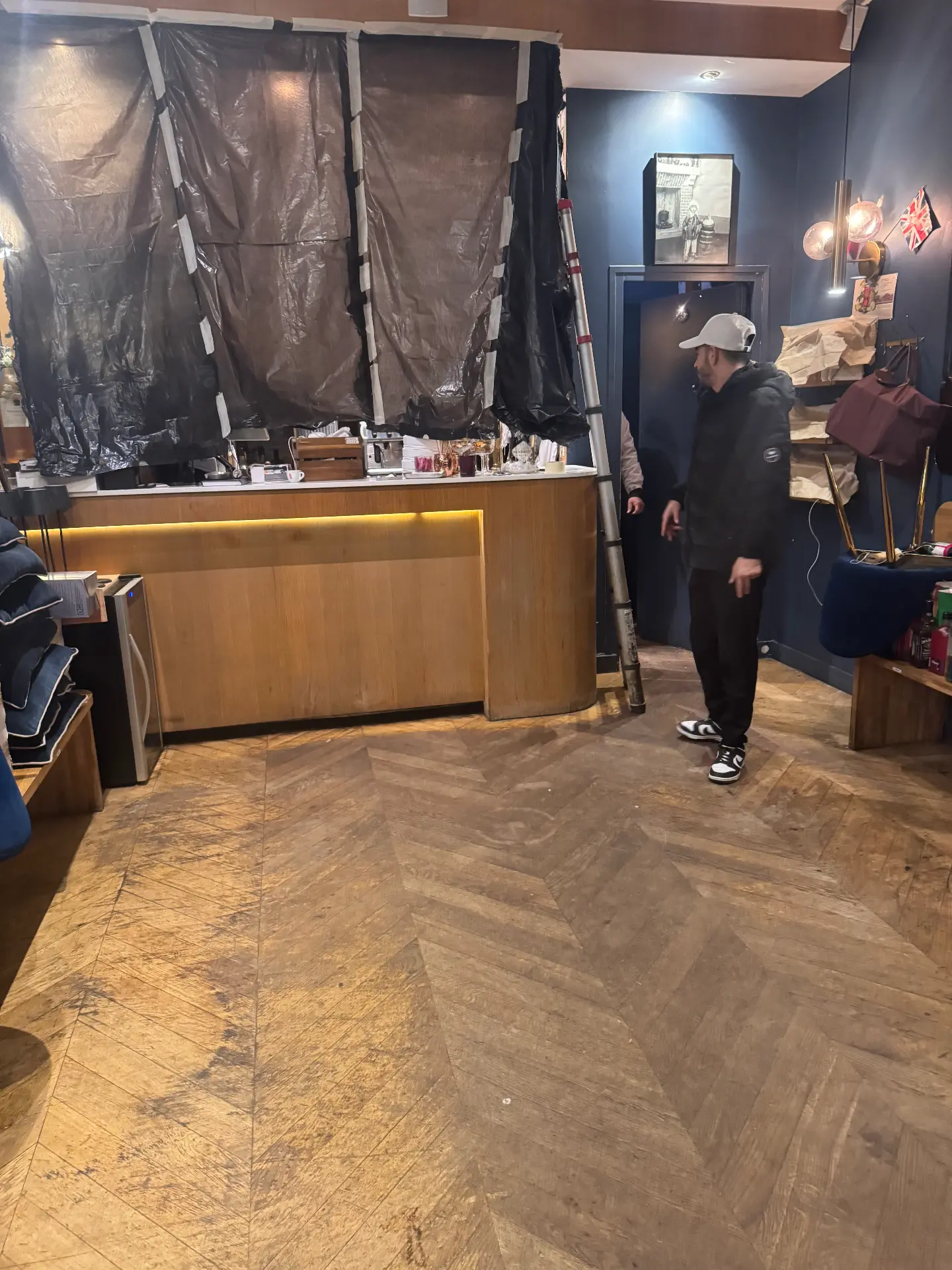 Avant — Chevrons — bar parisien